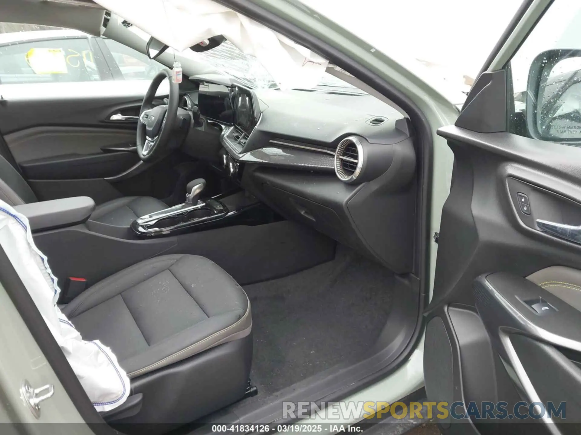 5 Photograph of a damaged car KL77LKEP3SC088127 CHEVROLET TRAX 2025