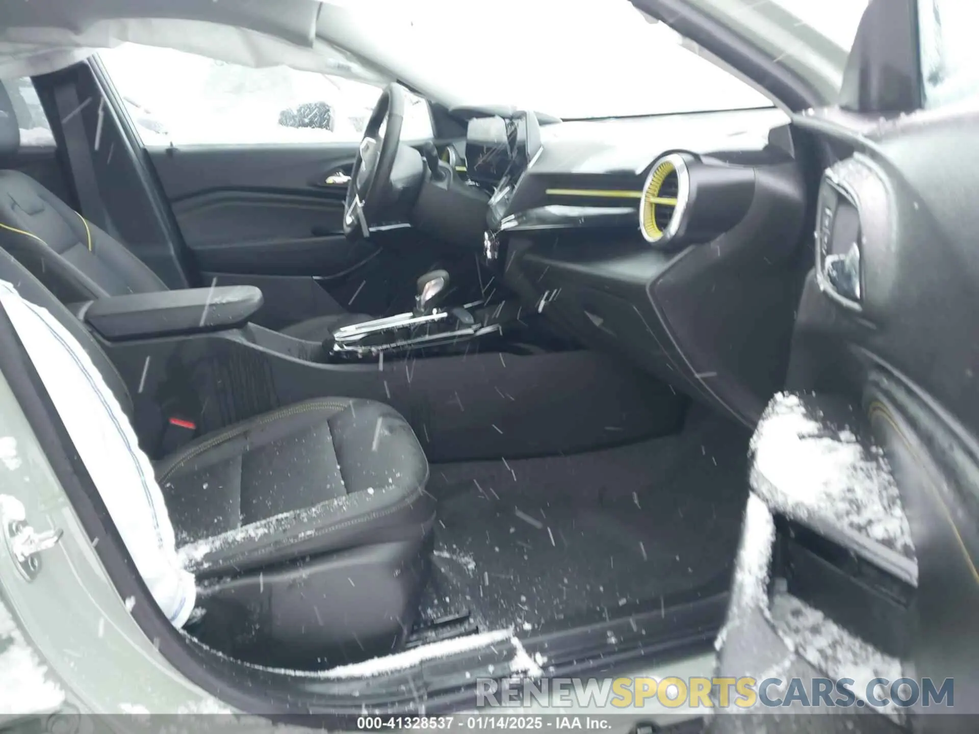 5 Photograph of a damaged car KL77LKEP4SC026610 CHEVROLET TRAX 2025
