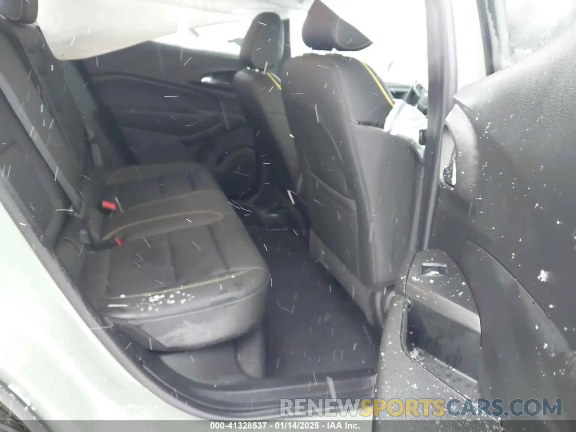 8 Photograph of a damaged car KL77LKEP4SC026610 CHEVROLET TRAX 2025