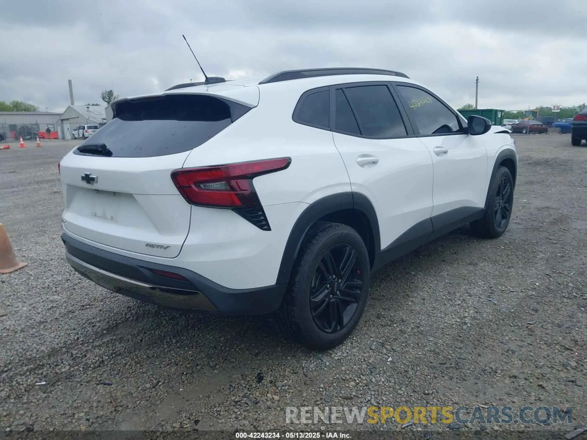4 Фотография поврежденного автомобиля KL77LKEP4SC086886 CHEVROLET TRAX 2025