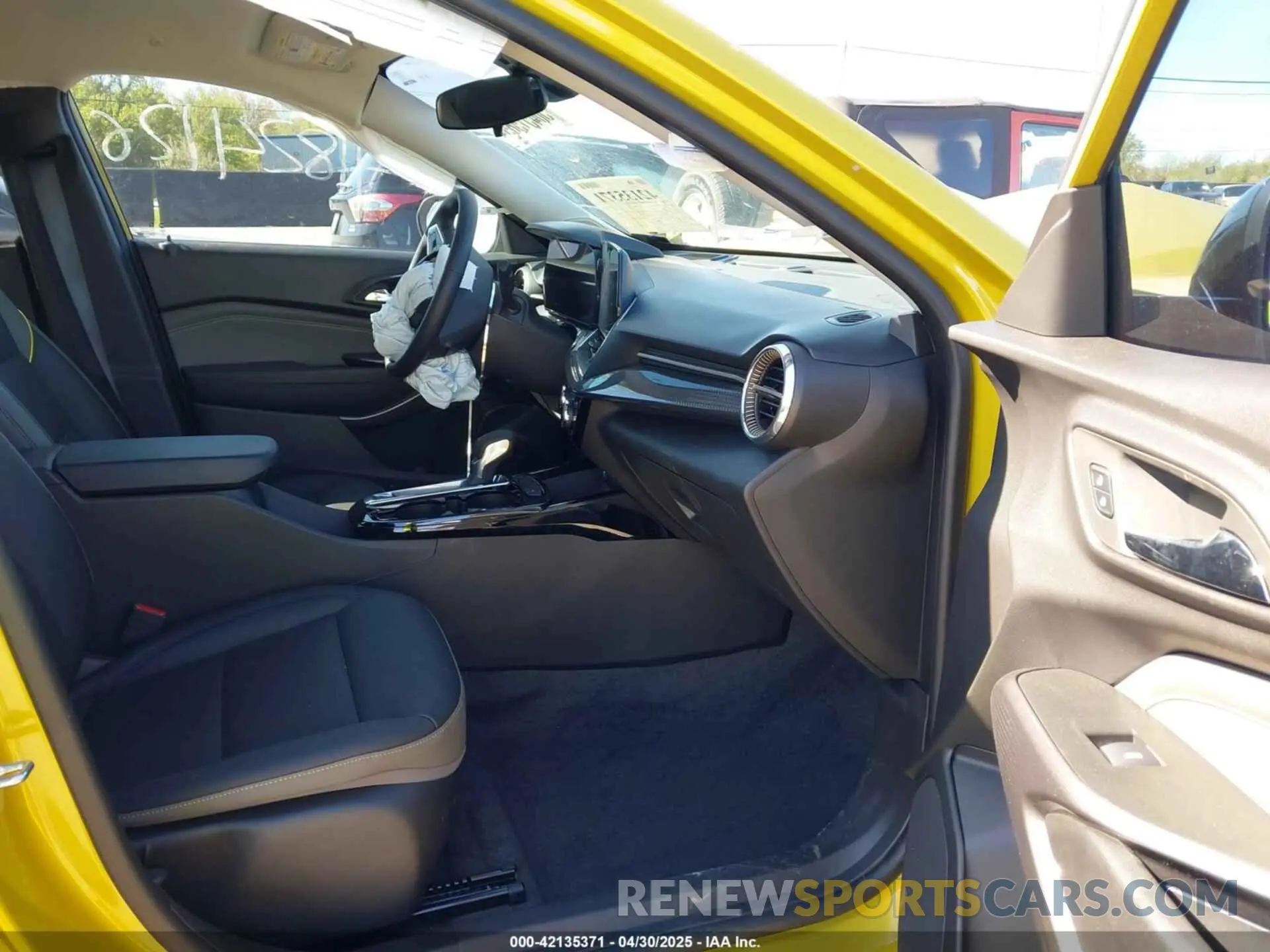 5 Photograph of a damaged car KL77LKEP4SC106926 CHEVROLET TRAX 2025