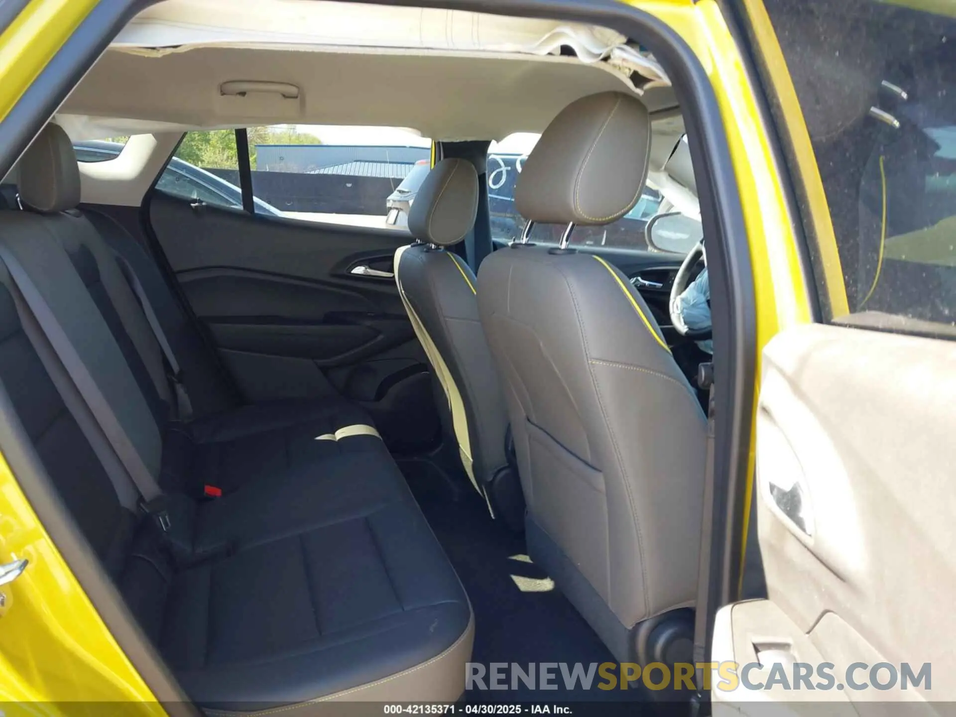 8 Photograph of a damaged car KL77LKEP4SC106926 CHEVROLET TRAX 2025