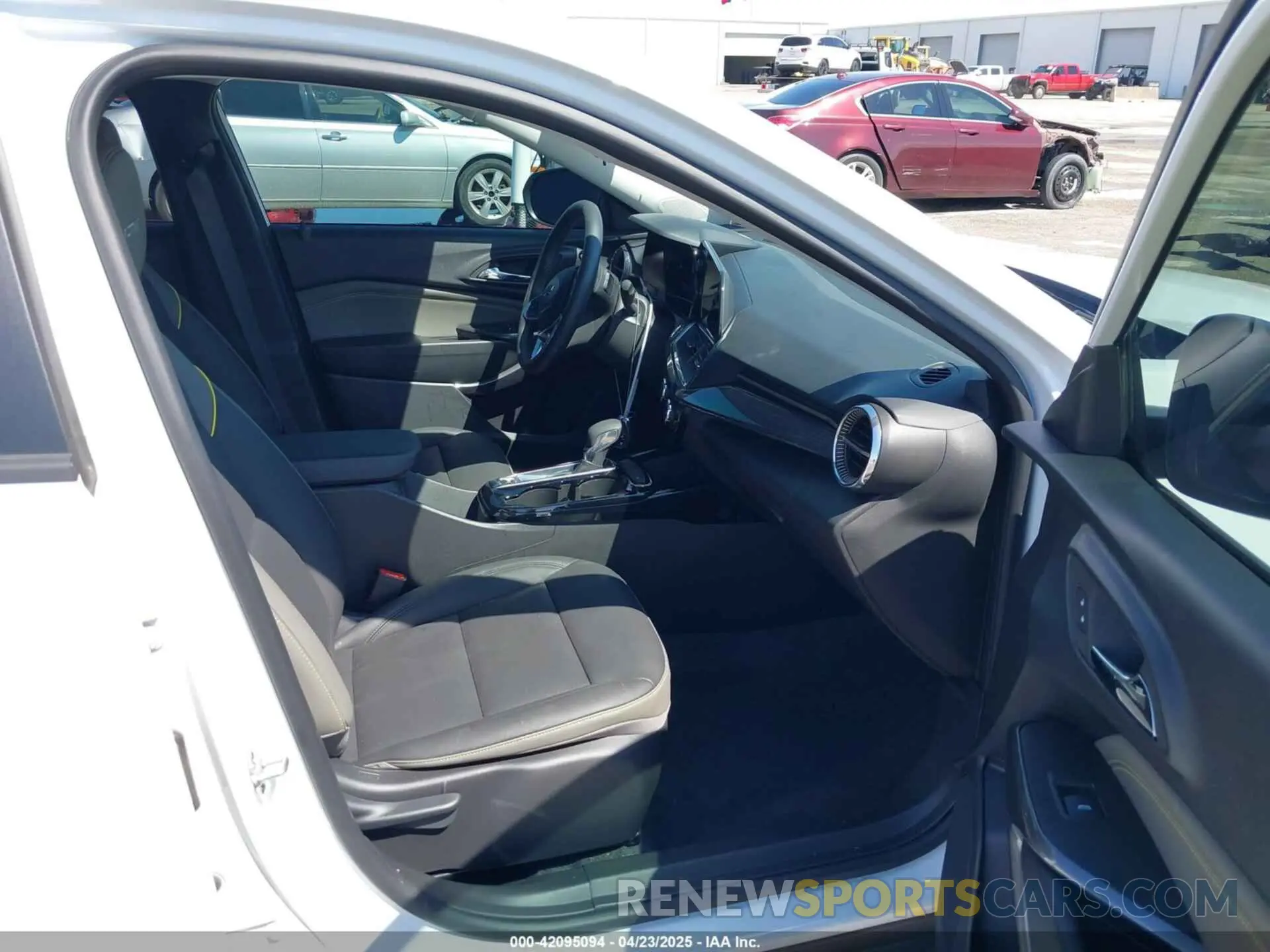 5 Photograph of a damaged car KL77LKEP6SC114297 CHEVROLET TRAX 2025