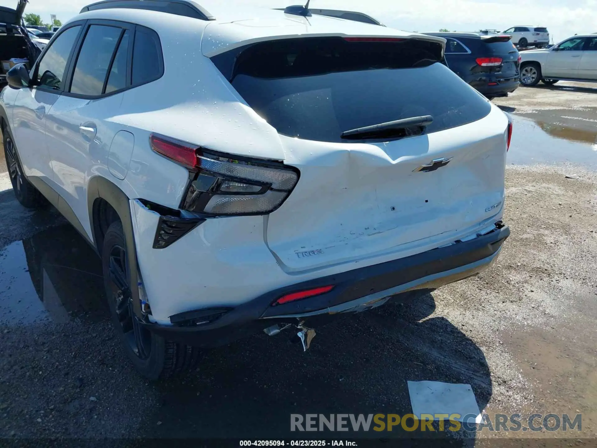 6 Photograph of a damaged car KL77LKEP6SC114297 CHEVROLET TRAX 2025