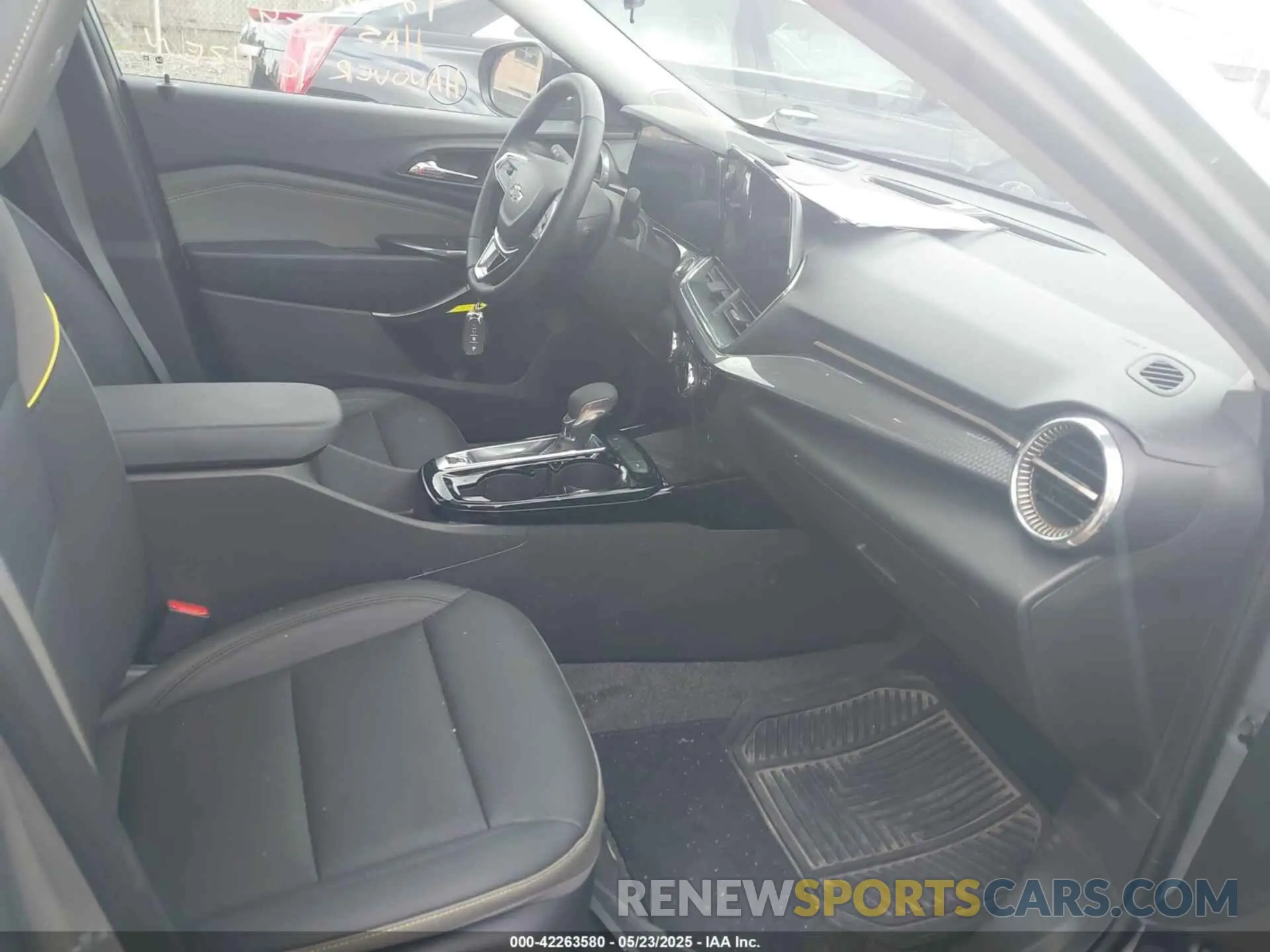 5 Photograph of a damaged car KL77LKEP8SC077947 CHEVROLET TRAX 2025