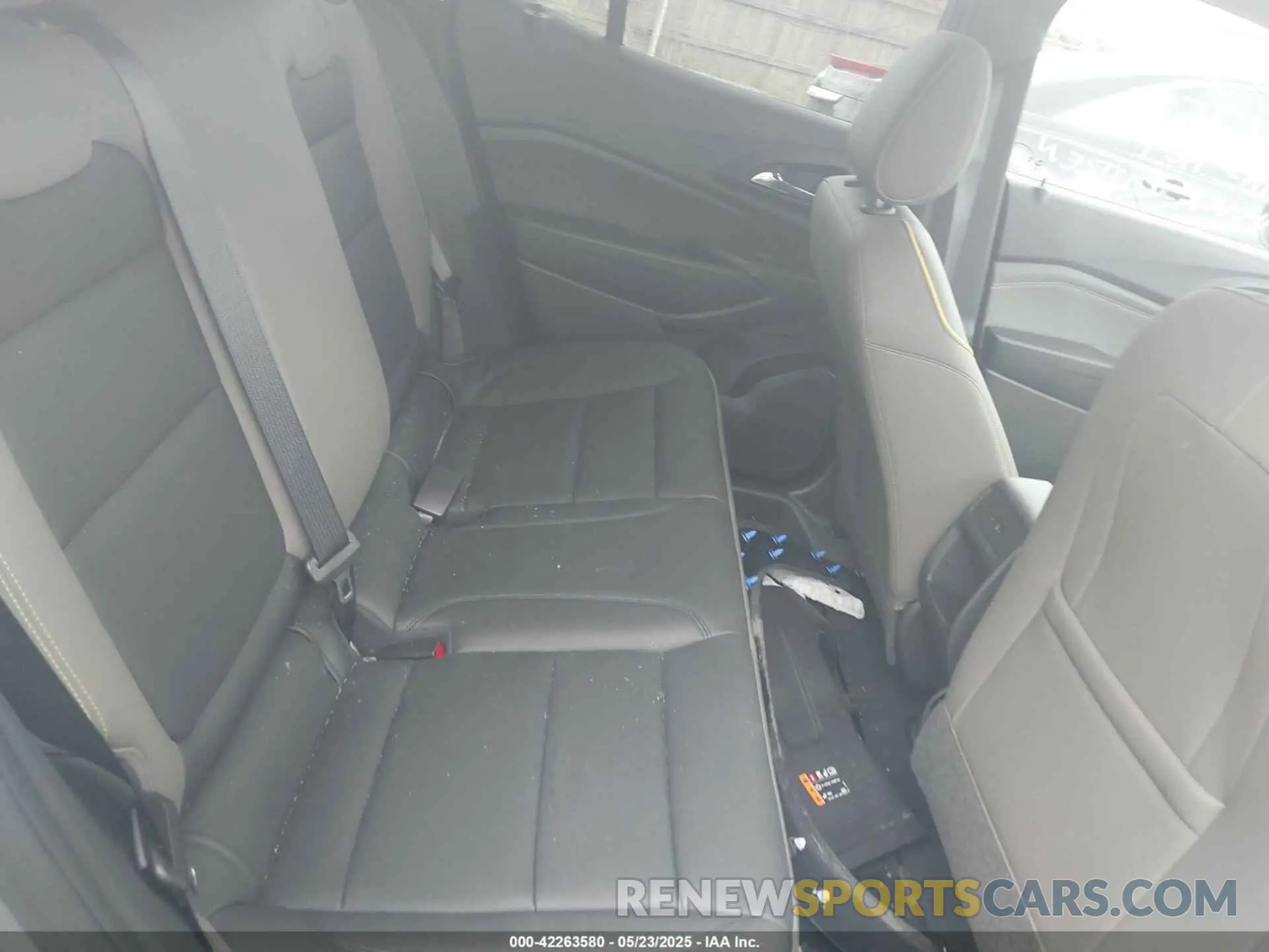 8 Photograph of a damaged car KL77LKEP8SC077947 CHEVROLET TRAX 2025