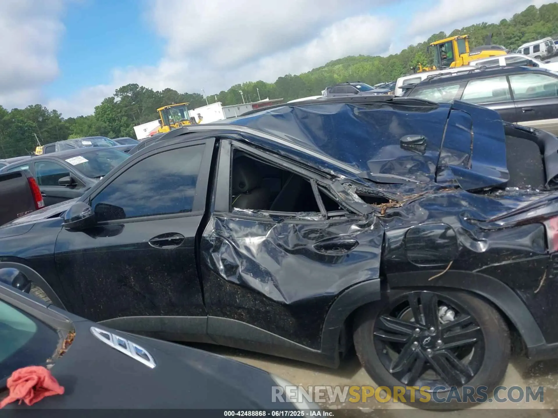 14 Photograph of a damaged car KL77LKEP9SC071882 CHEVROLET TRAX 2025