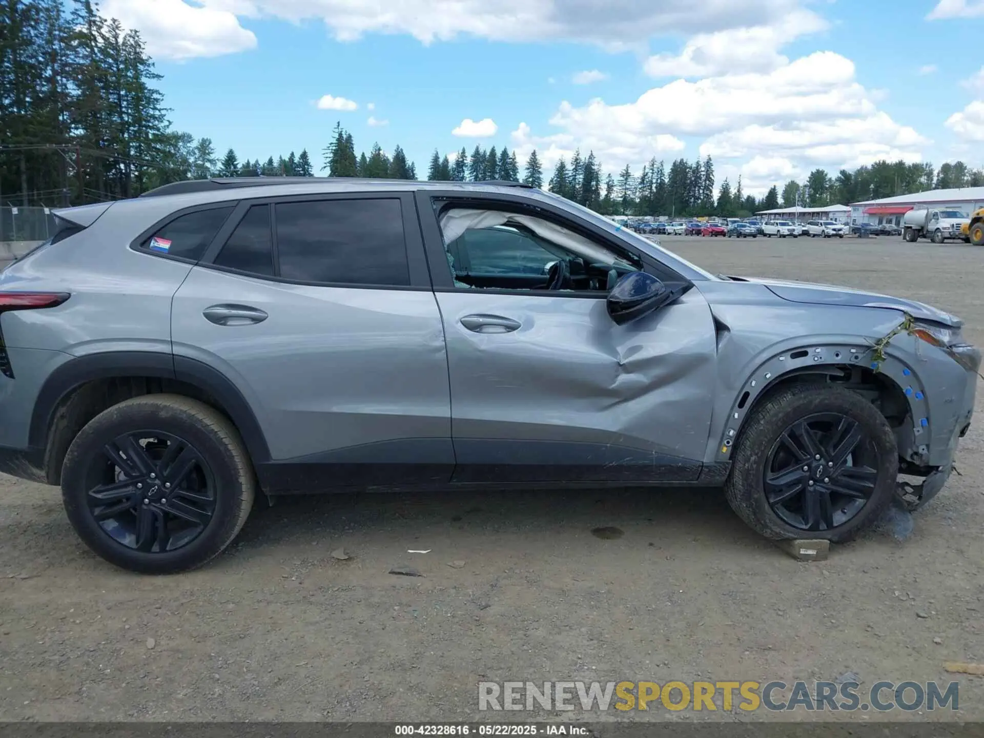 14 Фотография поврежденного автомобиля KL77LKEPXSC004790 CHEVROLET TRAX 2025
