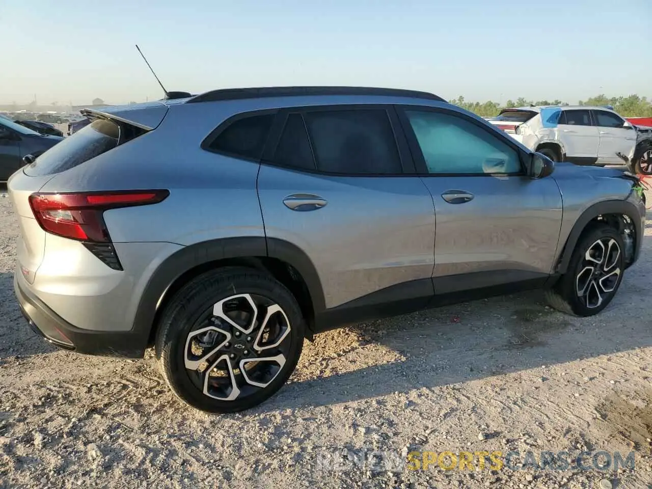 3 Фотография поврежденного автомобиля KL77LJEPXSC067060 CHEVROLET TRAX 2RS 2025