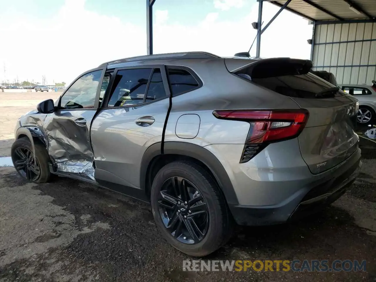 2 Фотография поврежденного автомобиля KL77LKE29RC128743 CHEVROLET TRAX ACTIV 2024
