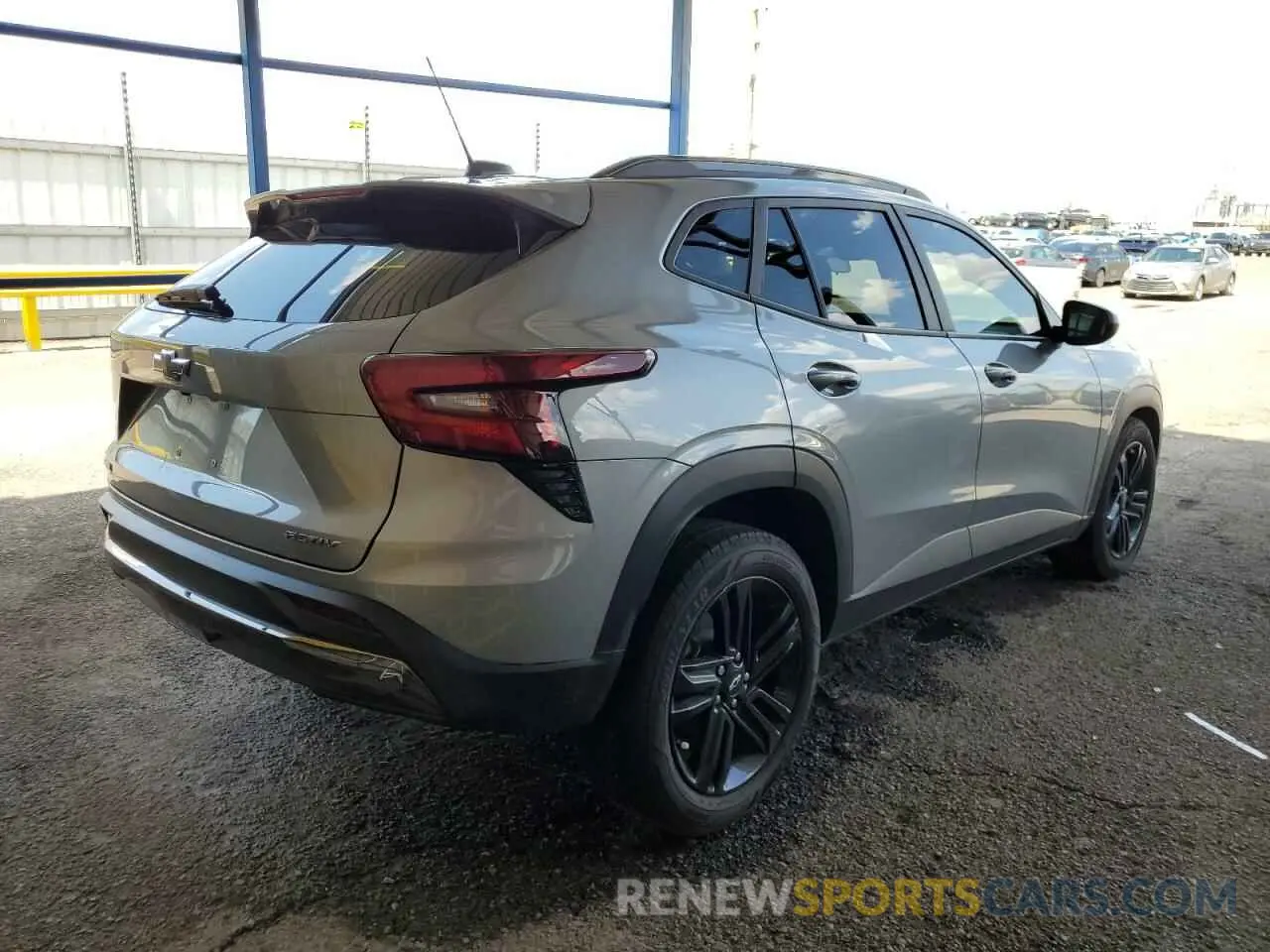 3 Фотография поврежденного автомобиля KL77LKE29RC128743 CHEVROLET TRAX ACTIV 2024