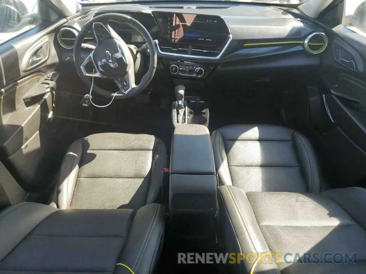 8 Фотография поврежденного автомобиля KL77LKEP0SC101917 CHEVROLET TRAX ACTIV 2025