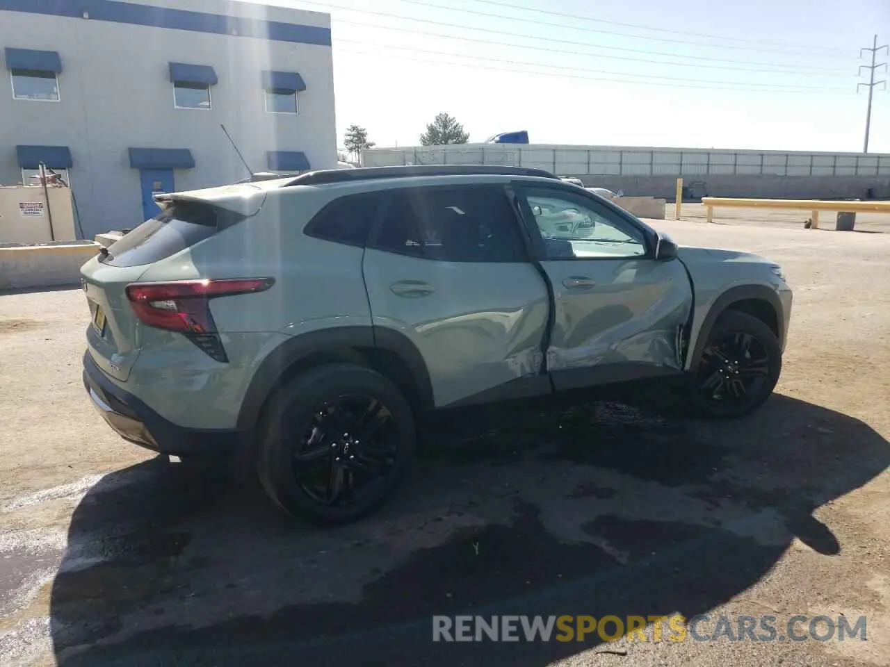 3 Фотография поврежденного автомобиля KL77LKEP2SC153050 CHEVROLET TRAX ACTIV 2025