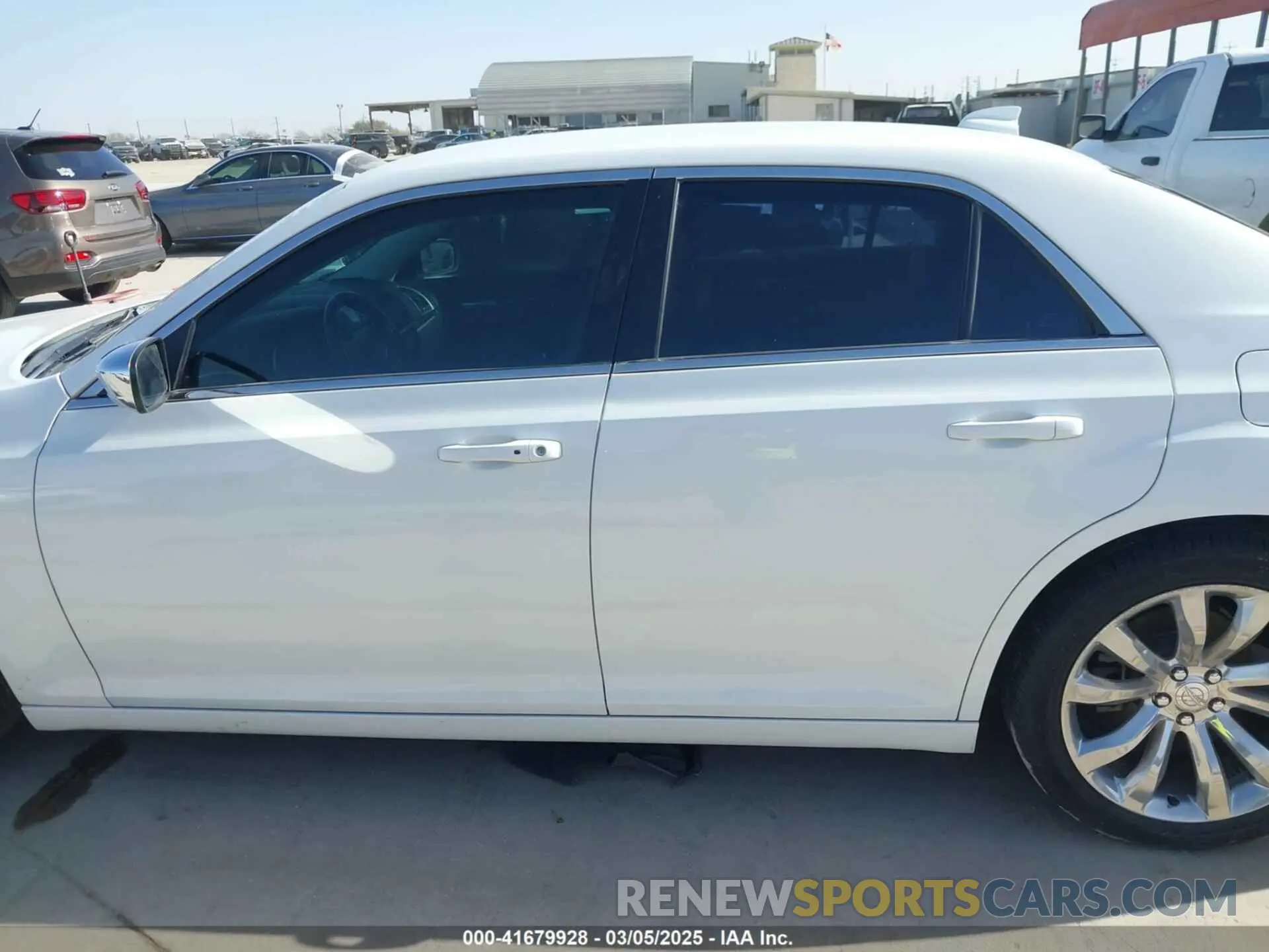 15 Photograph of a damaged car 2C3CCAAG0KH505545 CHRYSLER 300 2019