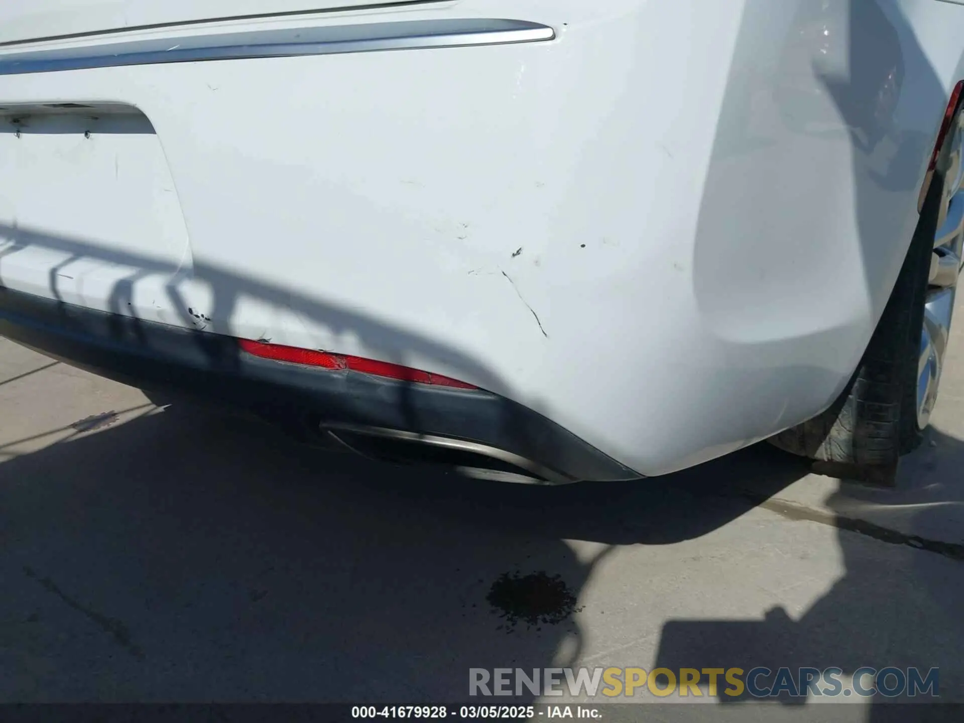 18 Photograph of a damaged car 2C3CCAAG0KH505545 CHRYSLER 300 2019