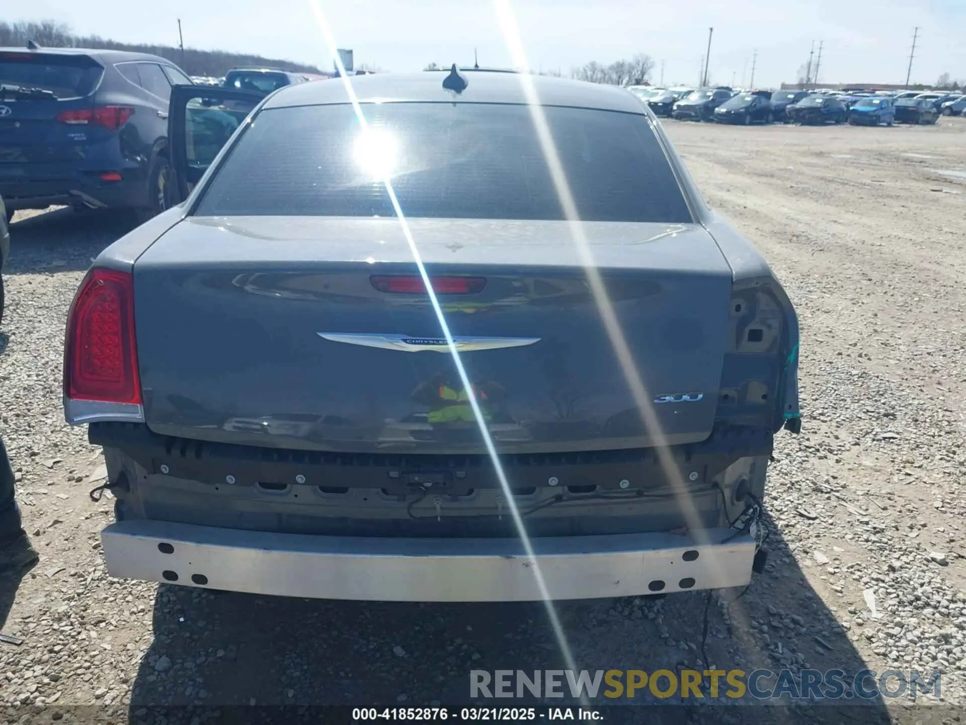 17 Photograph of a damaged car 2C3CCAAG0KH564997 CHRYSLER 300 2019