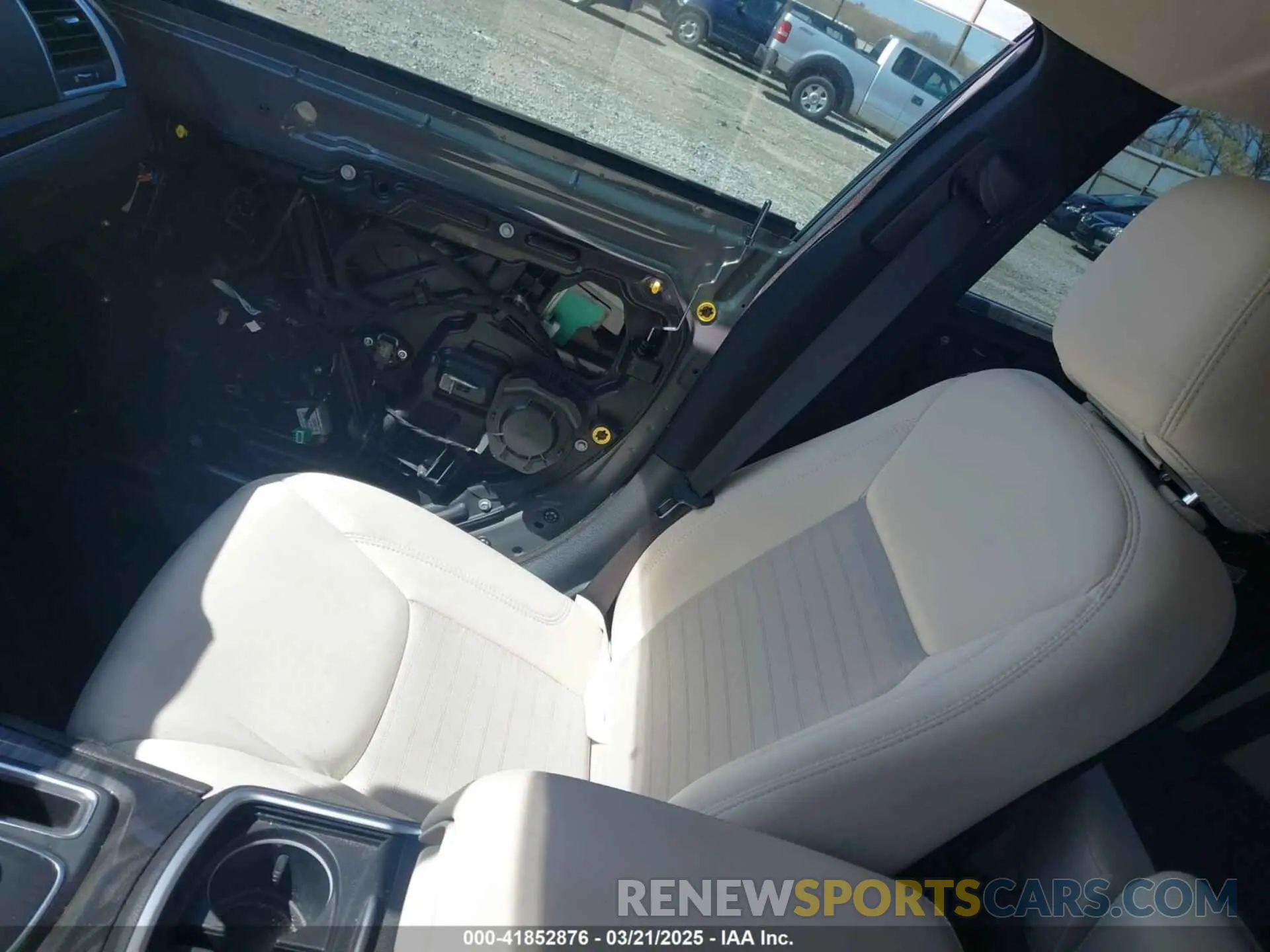 5 Photograph of a damaged car 2C3CCAAG0KH564997 CHRYSLER 300 2019