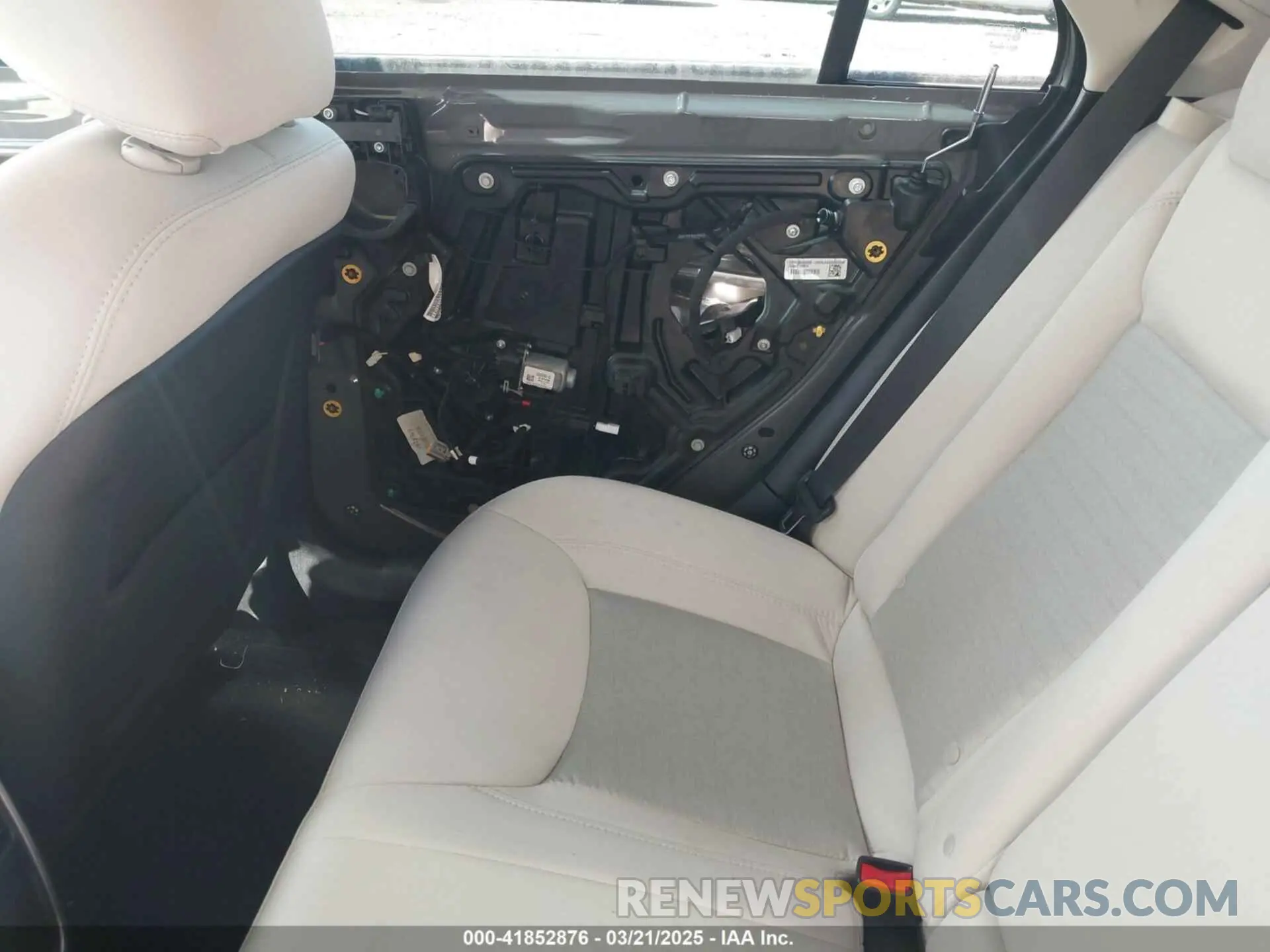 8 Photograph of a damaged car 2C3CCAAG0KH564997 CHRYSLER 300 2019