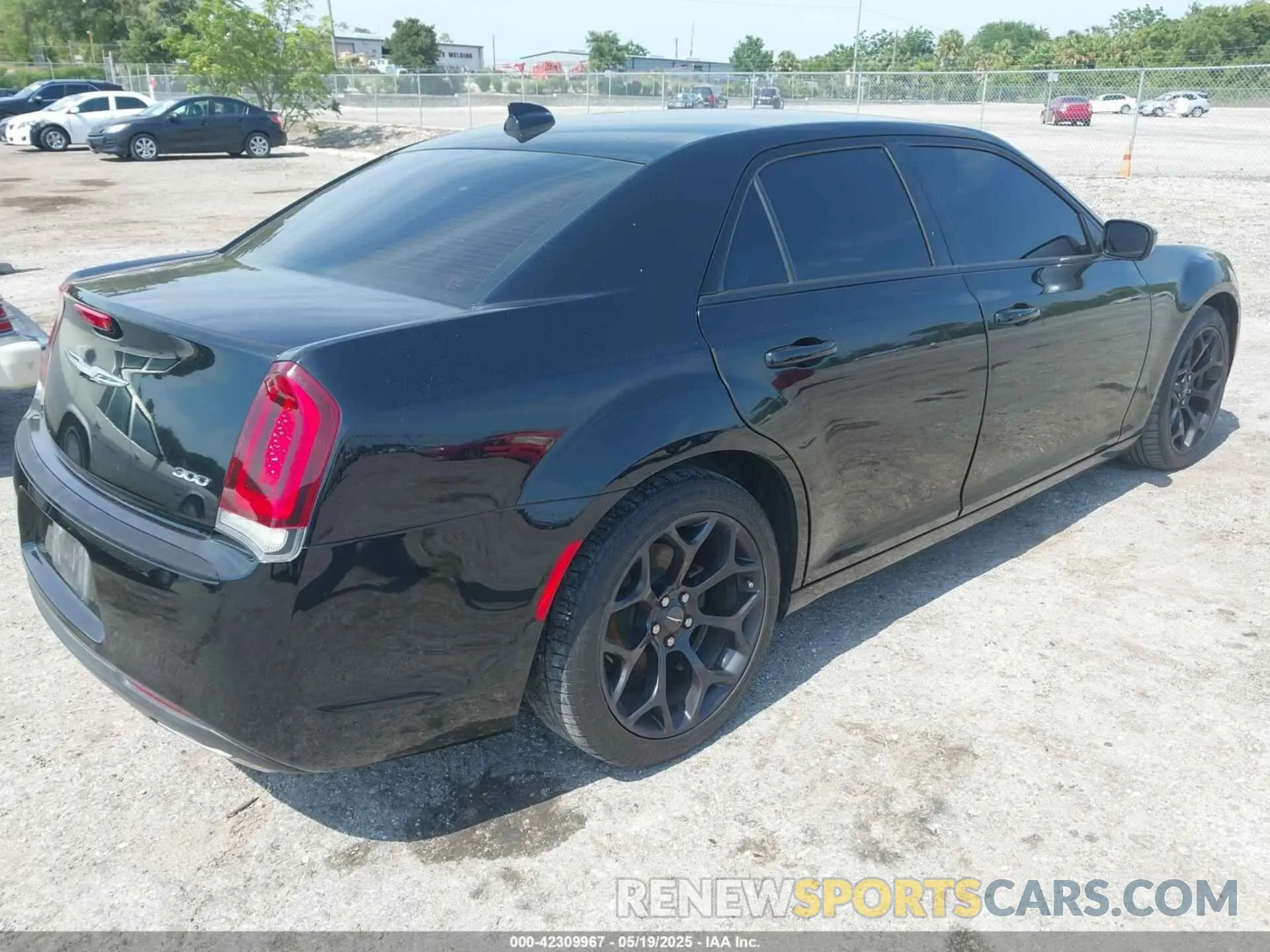 4 Photograph of a damaged car 2C3CCAAG0KH613471 CHRYSLER 300 2019