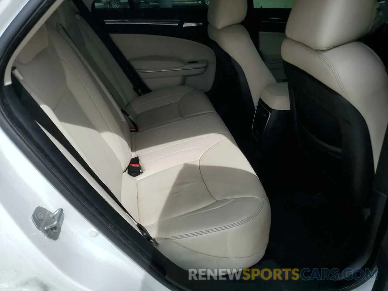 10 Фотография поврежденного автомобиля 2C3CCAAG1KH590282 CHRYSLER 300 2019