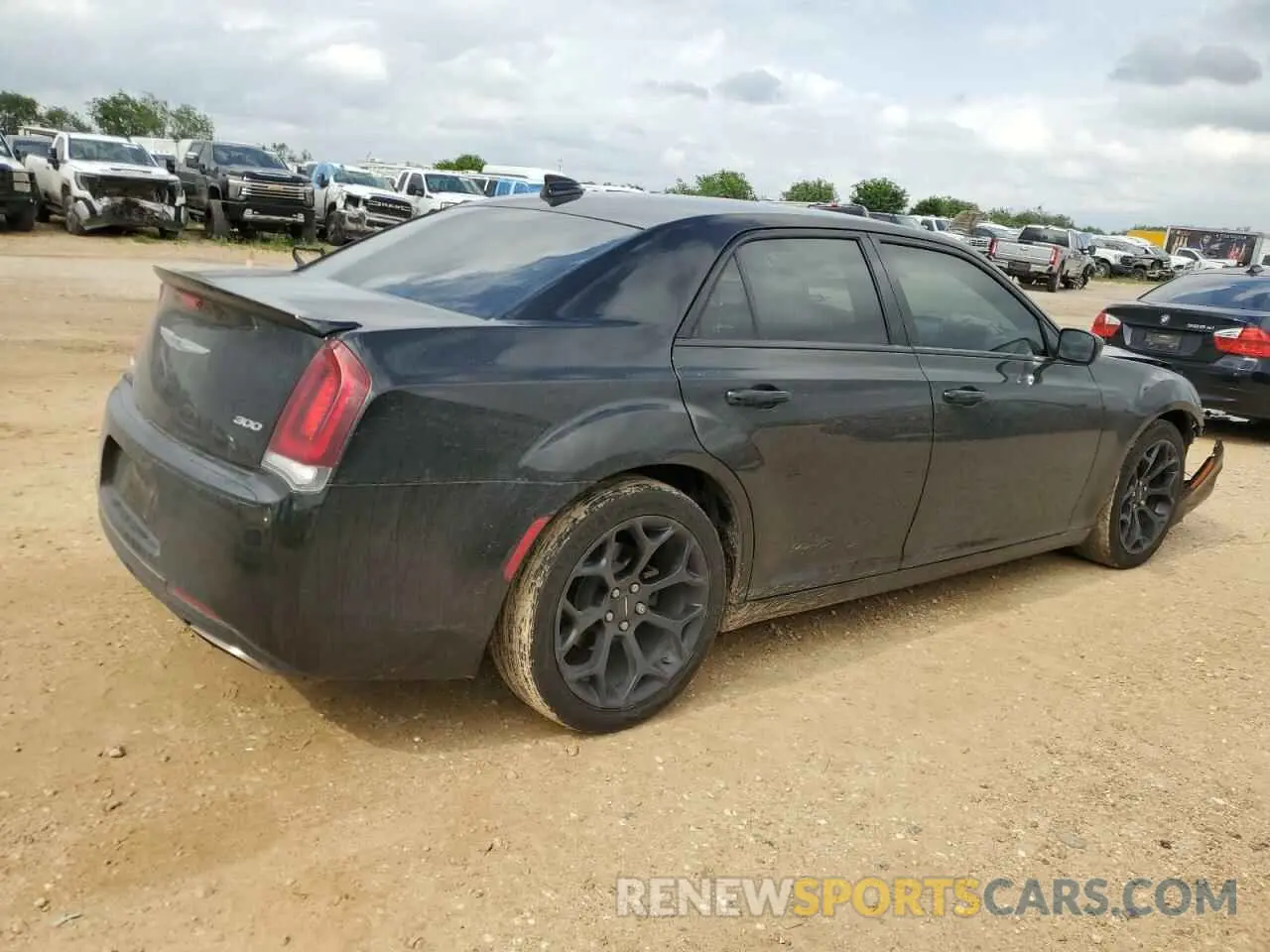 3 Photograph of a damaged car 2C3CCAAG1KH610336 CHRYSLER 300 2019