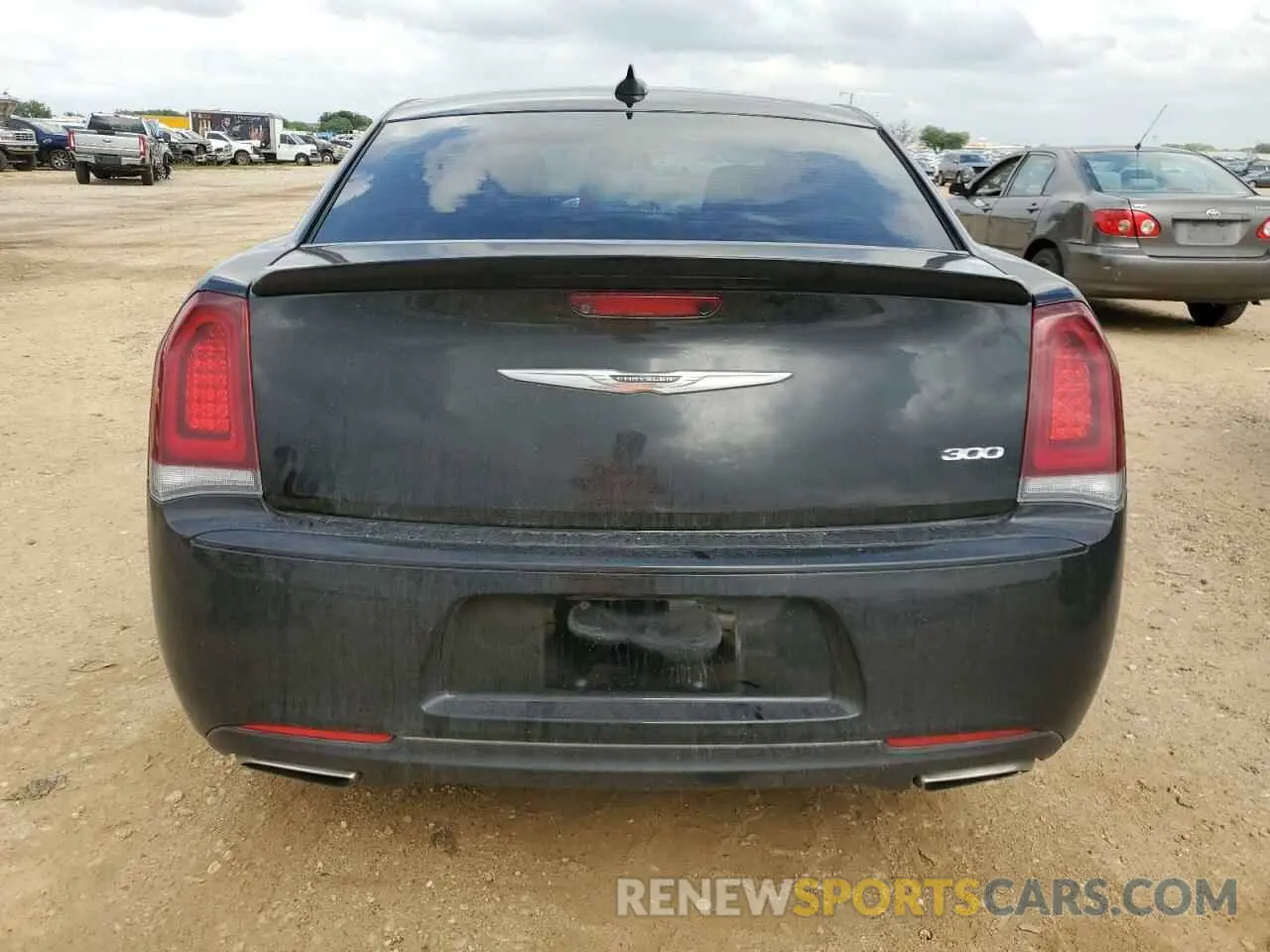 6 Photograph of a damaged car 2C3CCAAG1KH610336 CHRYSLER 300 2019