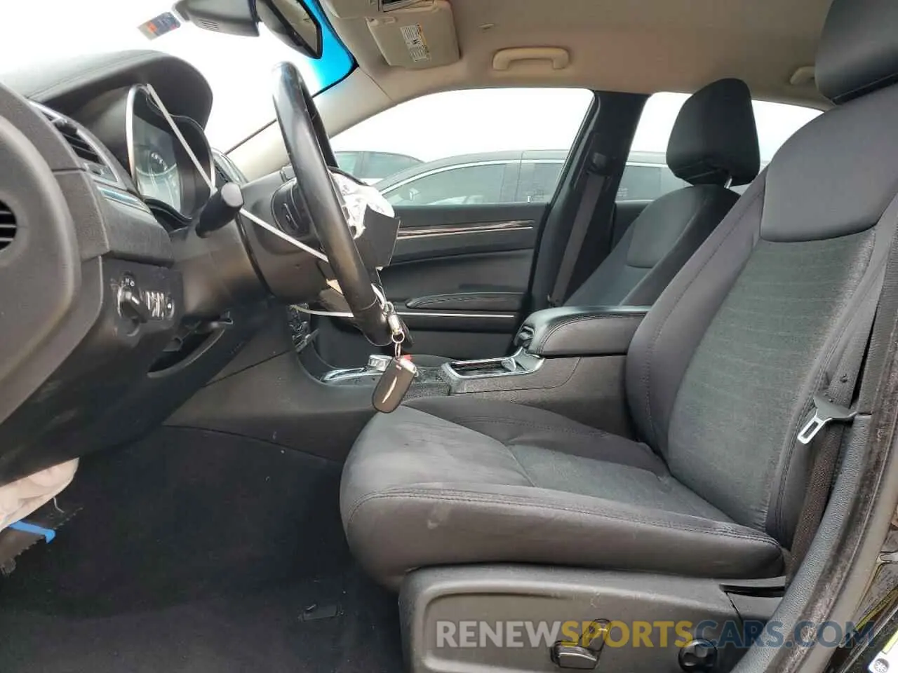 7 Photograph of a damaged car 2C3CCAAG1KH610336 CHRYSLER 300 2019