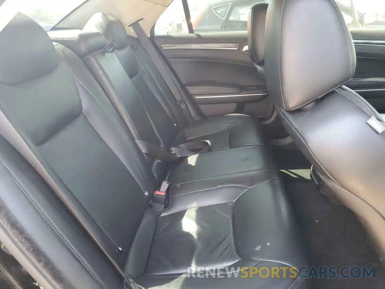10 Photograph of a damaged car 2C3CCAAG1KH733179 CHRYSLER 300 2019