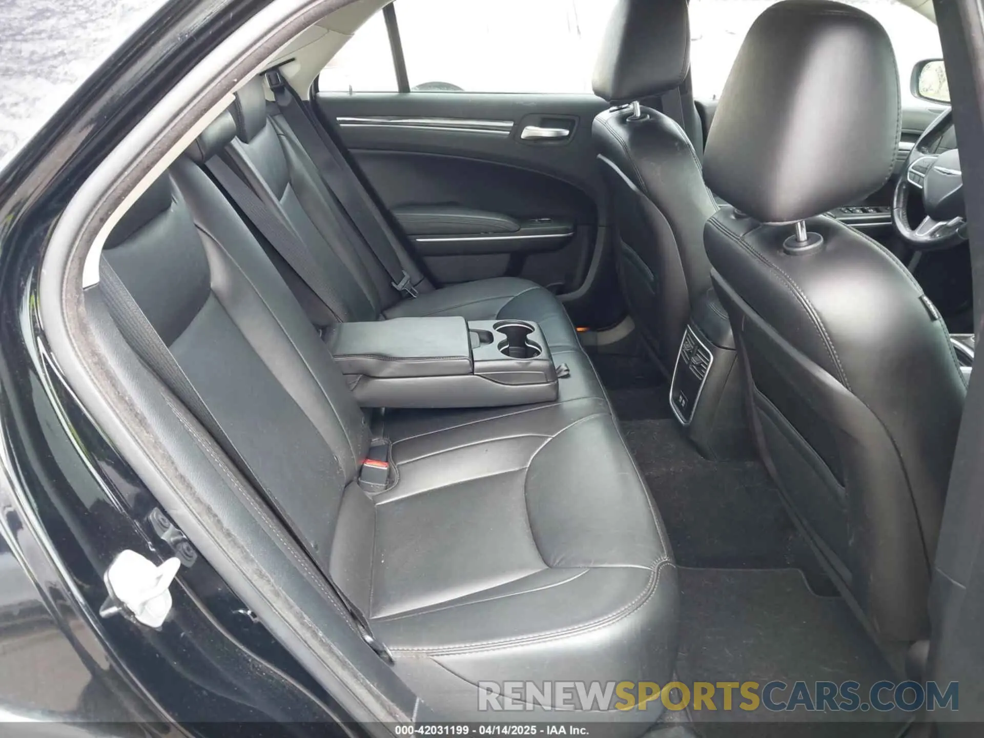 8 Photograph of a damaged car 2C3CCAAG2KH580294 CHRYSLER 300 2019