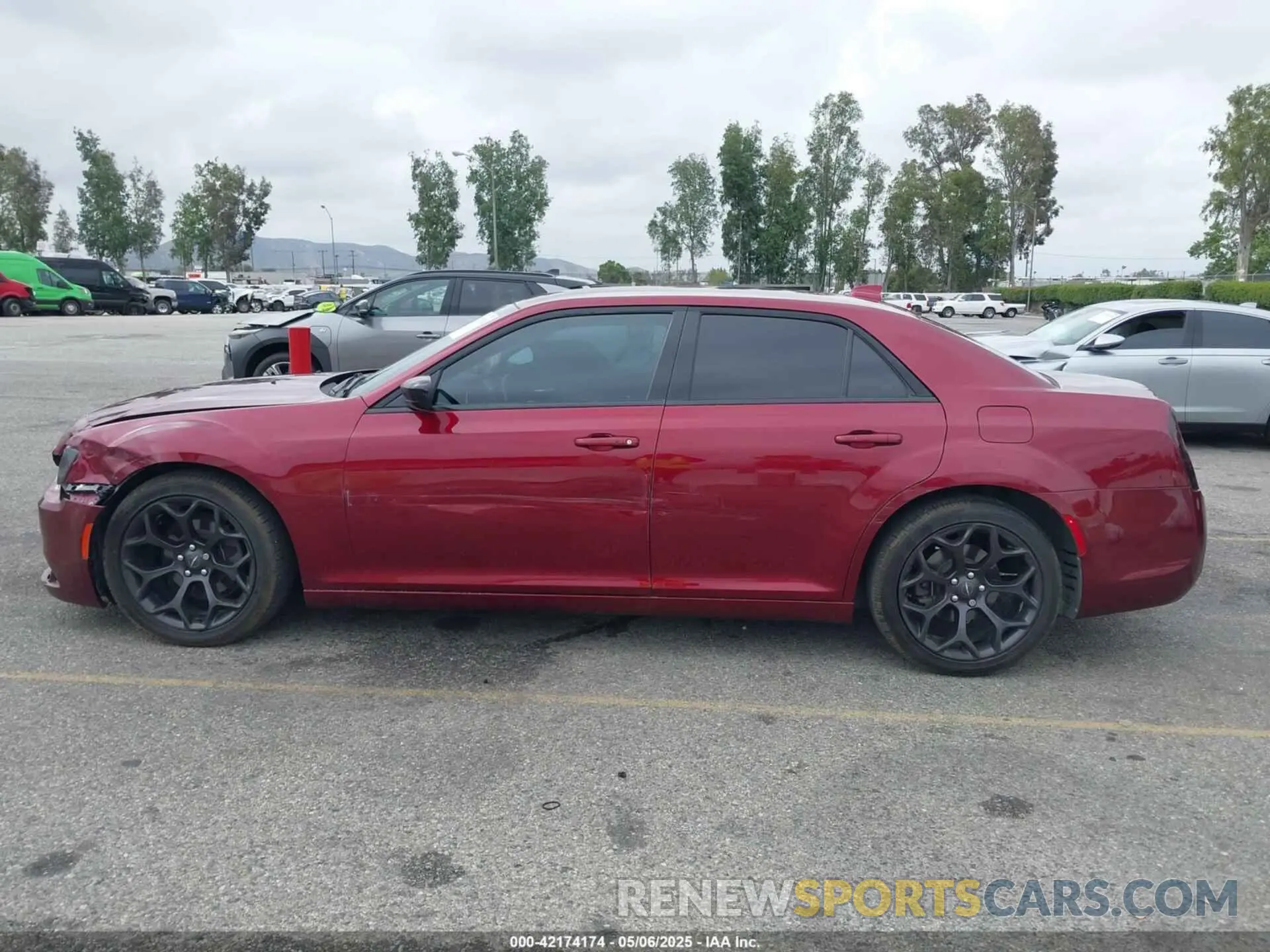 14 Photograph of a damaged car 2C3CCAAG2KH582515 CHRYSLER 300 2019