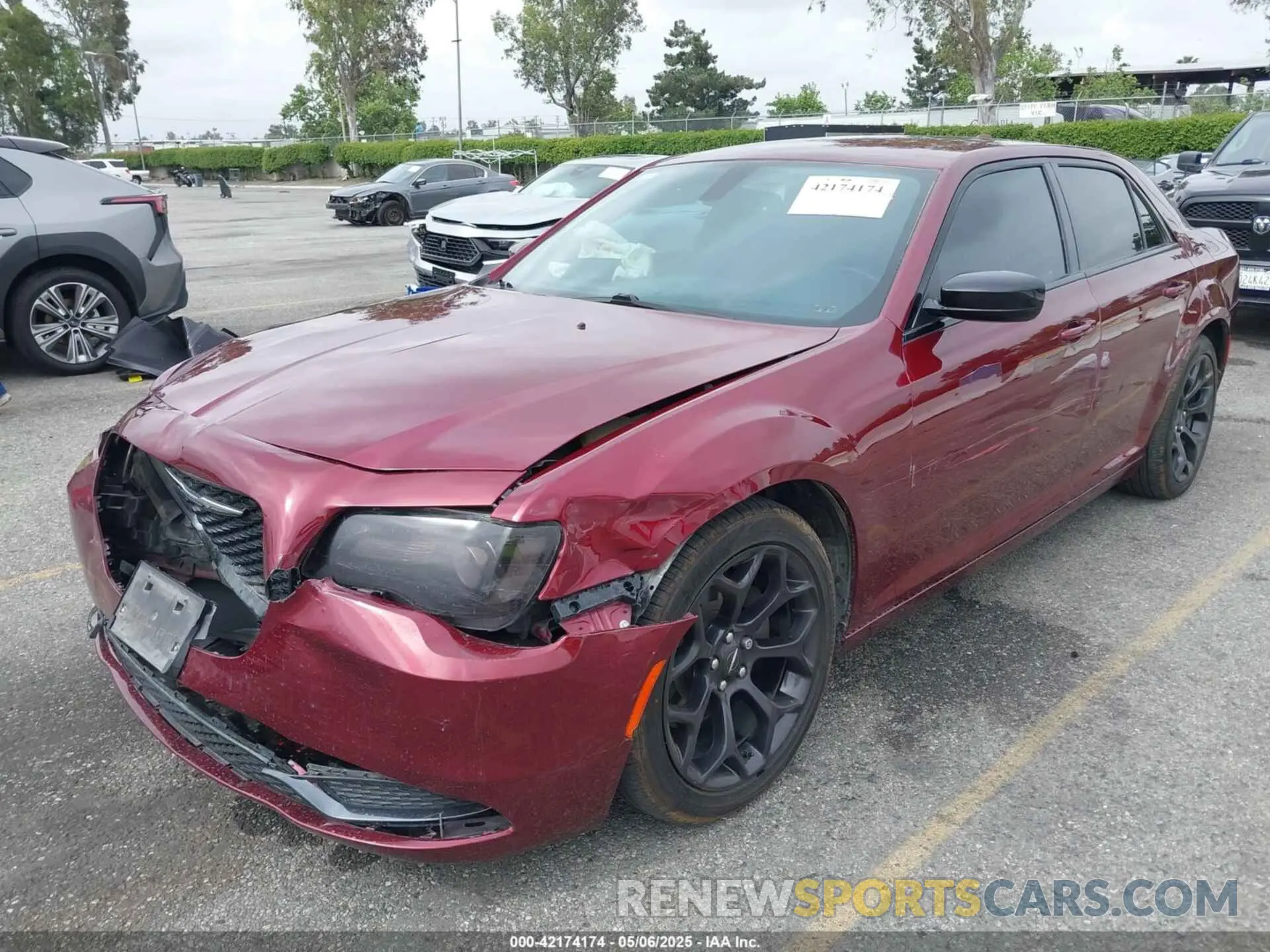 2 Photograph of a damaged car 2C3CCAAG2KH582515 CHRYSLER 300 2019