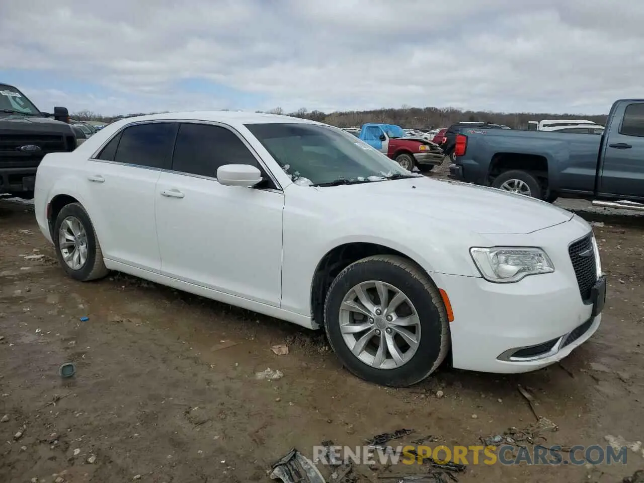 4 Фотография поврежденного автомобиля 2C3CCAAG2KH648299 CHRYSLER 300 2019