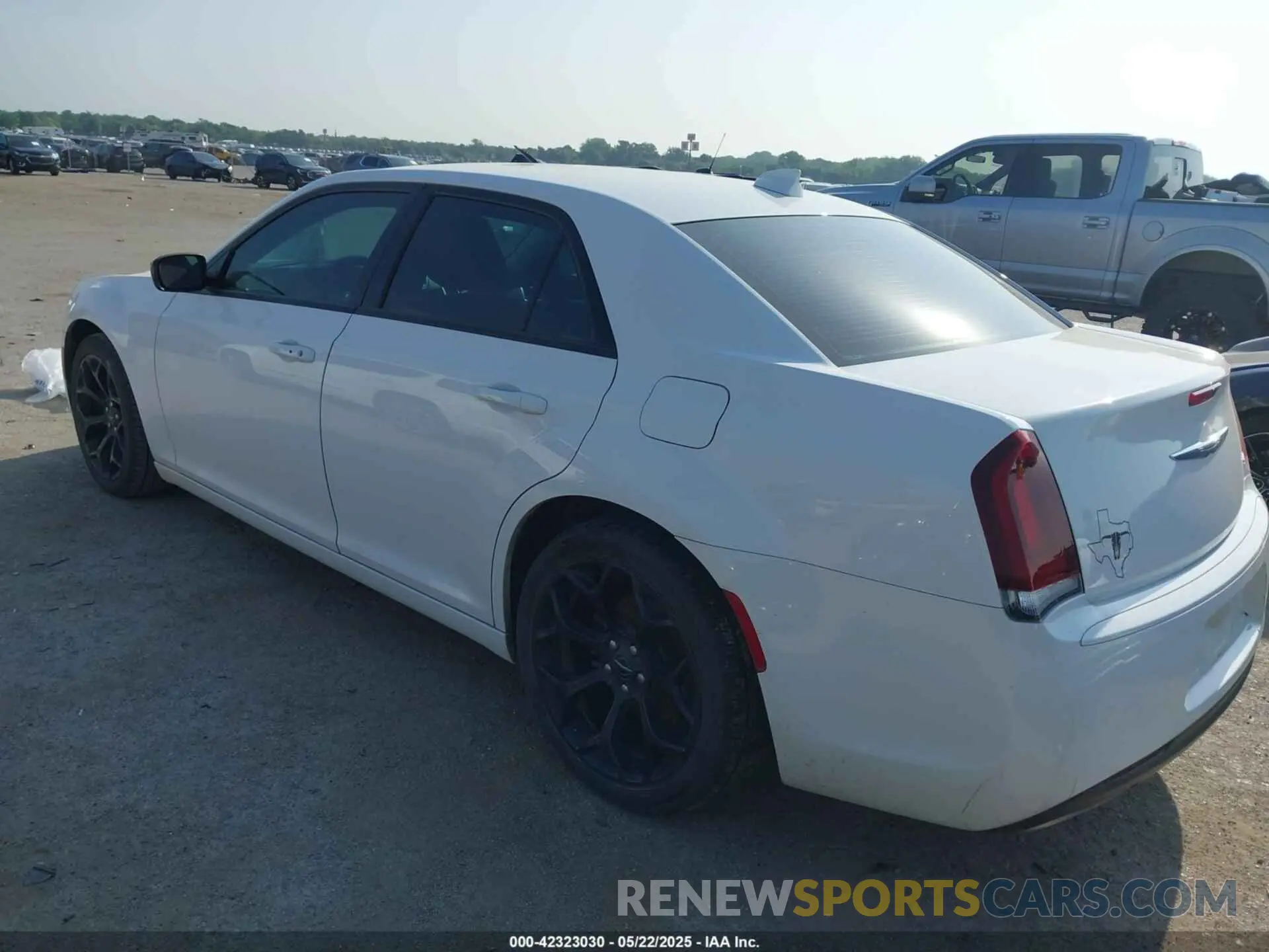 3 Photograph of a damaged car 2C3CCAAG3KH589876 CHRYSLER 300 2019