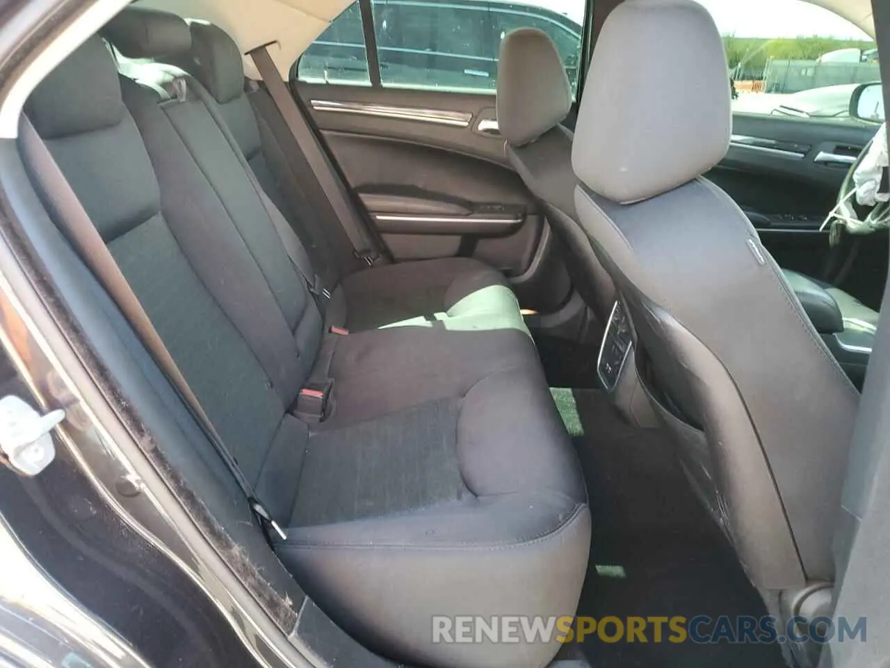 10 Photograph of a damaged car 2C3CCAAG3KH684244 CHRYSLER 300 2019