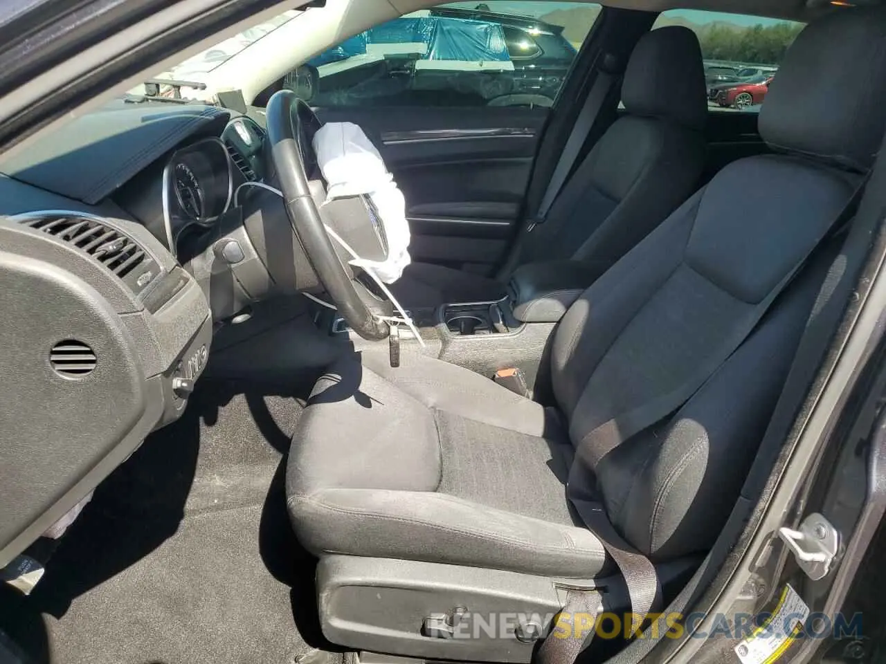 7 Photograph of a damaged car 2C3CCAAG3KH684244 CHRYSLER 300 2019