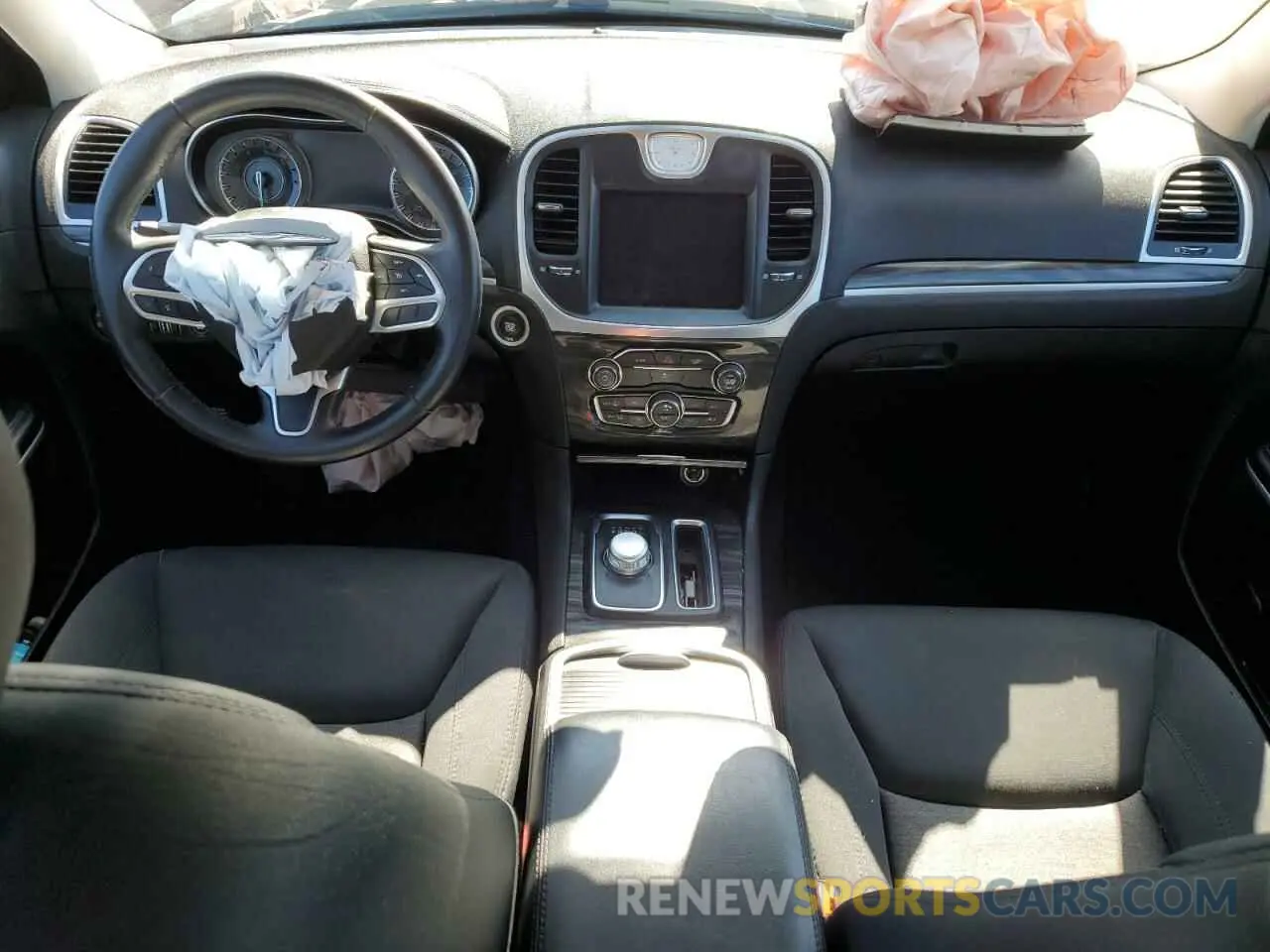 8 Photograph of a damaged car 2C3CCAAG4KH590597 CHRYSLER 300 2019