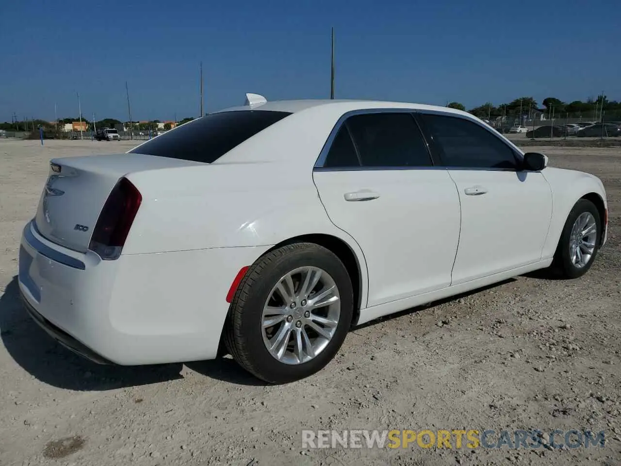 3 Photograph of a damaged car 2C3CCAAG4KH676444 CHRYSLER 300 2019