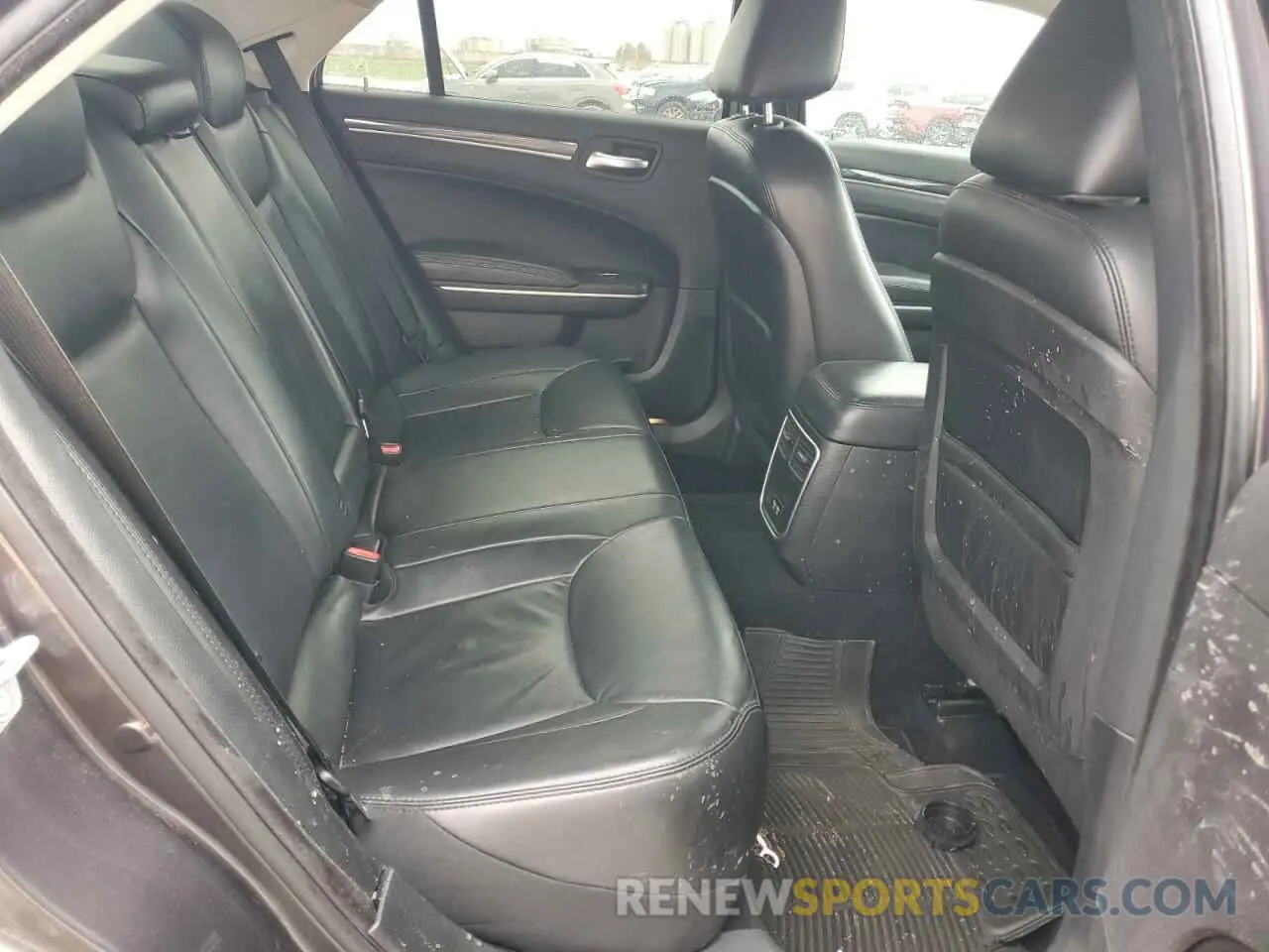 10 Photograph of a damaged car 2C3CCAAG6KH548125 CHRYSLER 300 2019