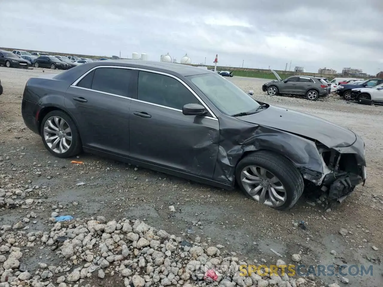 4 Photograph of a damaged car 2C3CCAAG6KH548125 CHRYSLER 300 2019