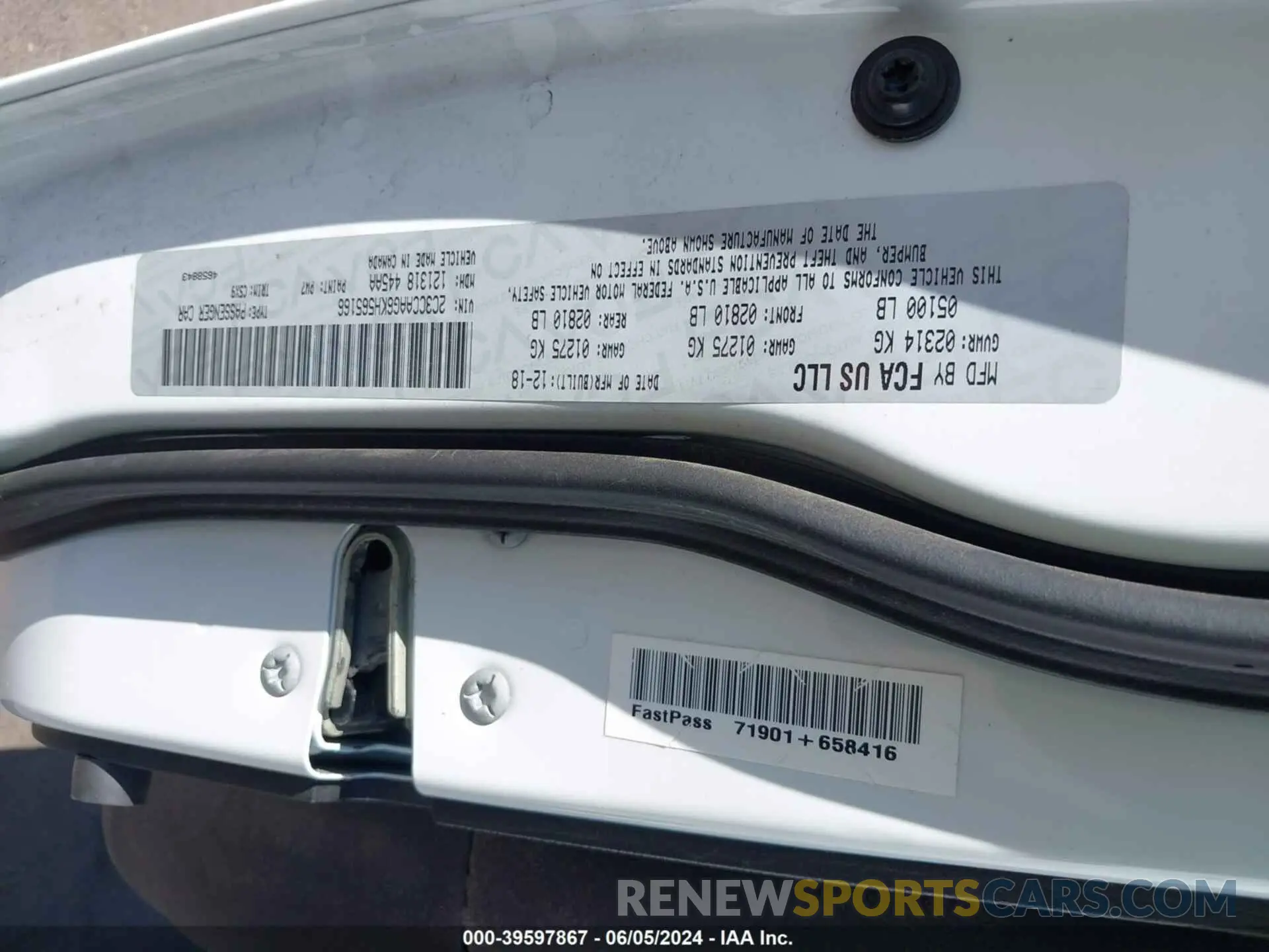 9 Photograph of a damaged car 2C3CCAAG6KH565166 CHRYSLER 300 2019