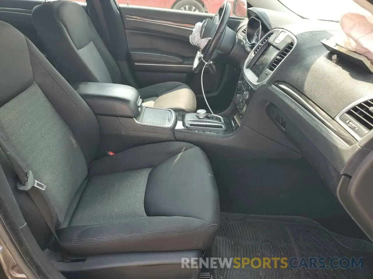 7 Photograph of a damaged car 2C3CCAAG6KH613653 CHRYSLER 300 2019