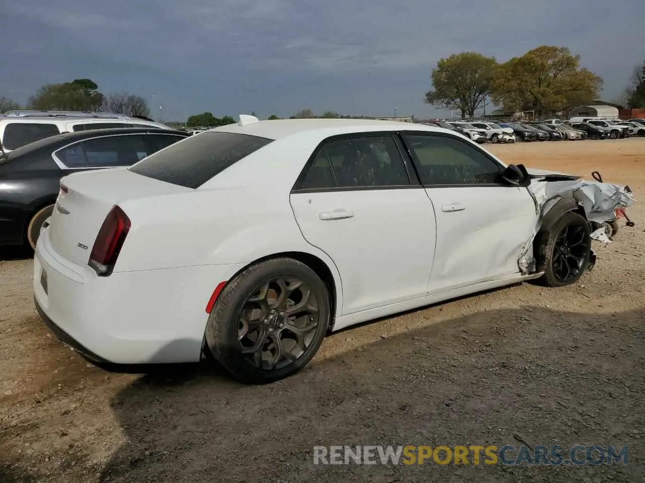 3 Photograph of a damaged car 2C3CCAAG7KH612141 CHRYSLER 300 2019