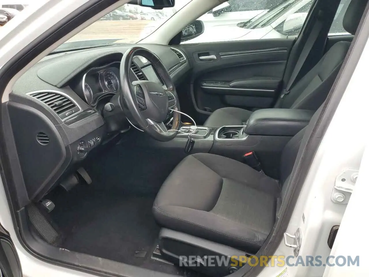 7 Photograph of a damaged car 2C3CCAAG7KH612141 CHRYSLER 300 2019