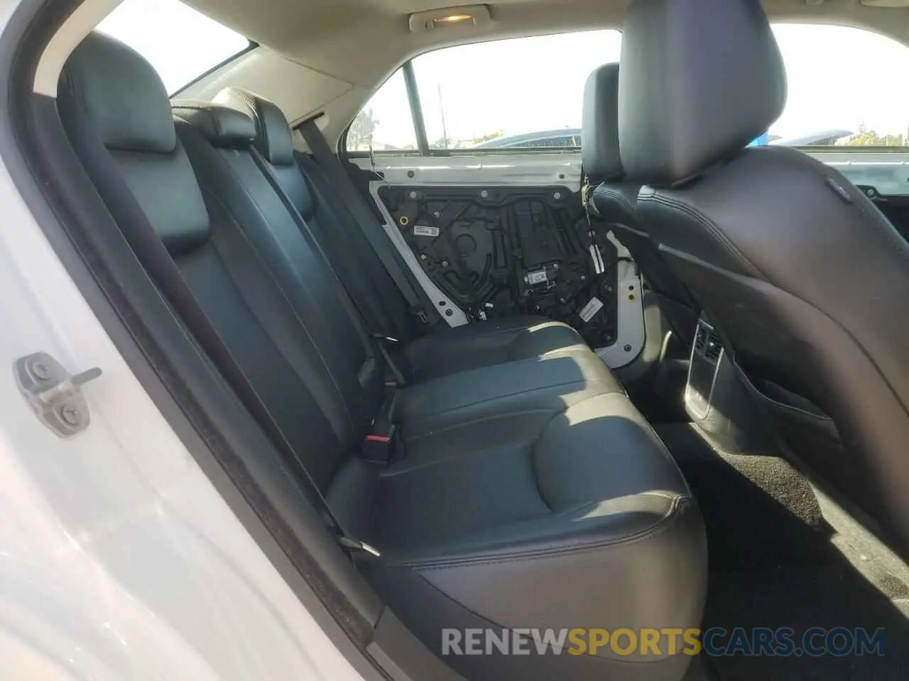 10 Photograph of a damaged car 2C3CCAAG7KH690614 CHRYSLER 300 2019