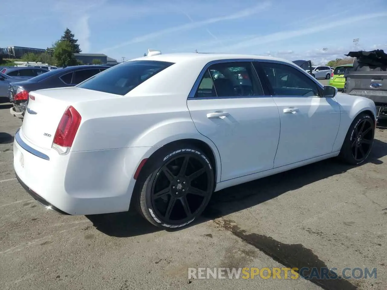 3 Photograph of a damaged car 2C3CCAAG7KH690614 CHRYSLER 300 2019