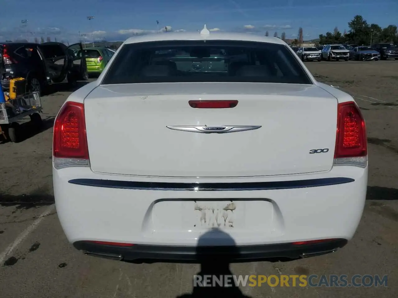6 Photograph of a damaged car 2C3CCAAG7KH690614 CHRYSLER 300 2019