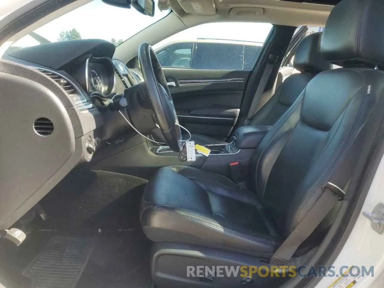 7 Photograph of a damaged car 2C3CCAAG7KH690614 CHRYSLER 300 2019