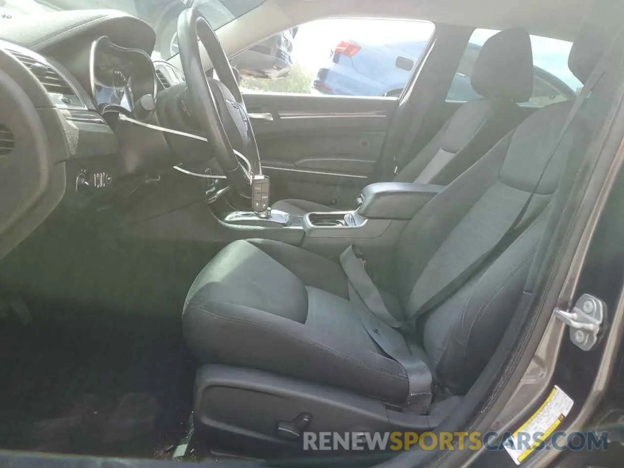 7 Photograph of a damaged car 2C3CCAAG7KH755767 CHRYSLER 300 2019