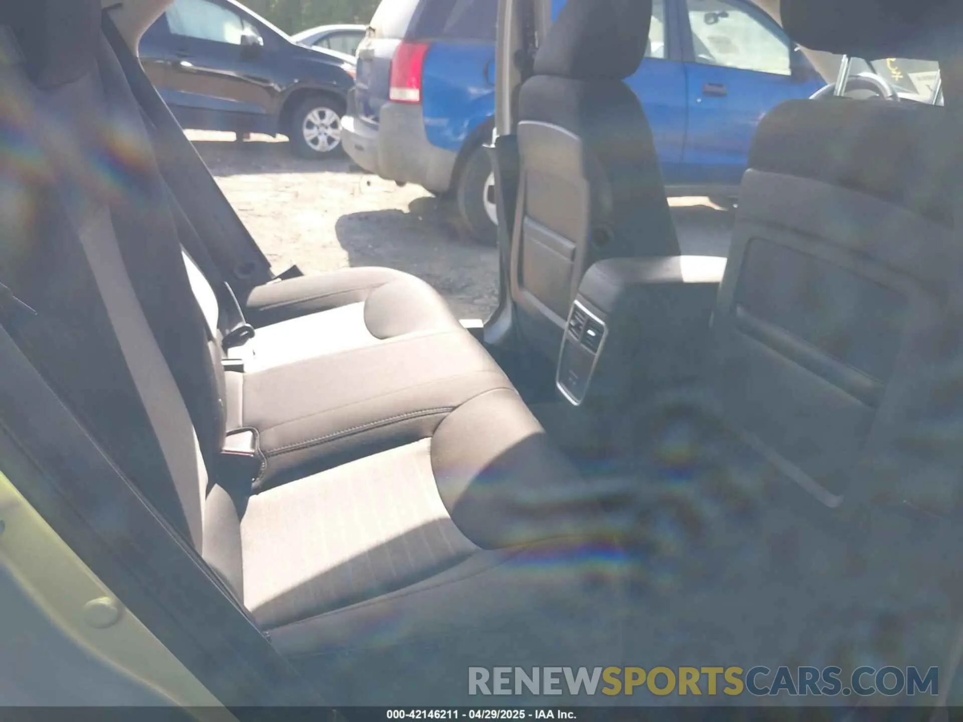 8 Photograph of a damaged car 2C3CCAAG9KH581040 CHRYSLER 300 2019