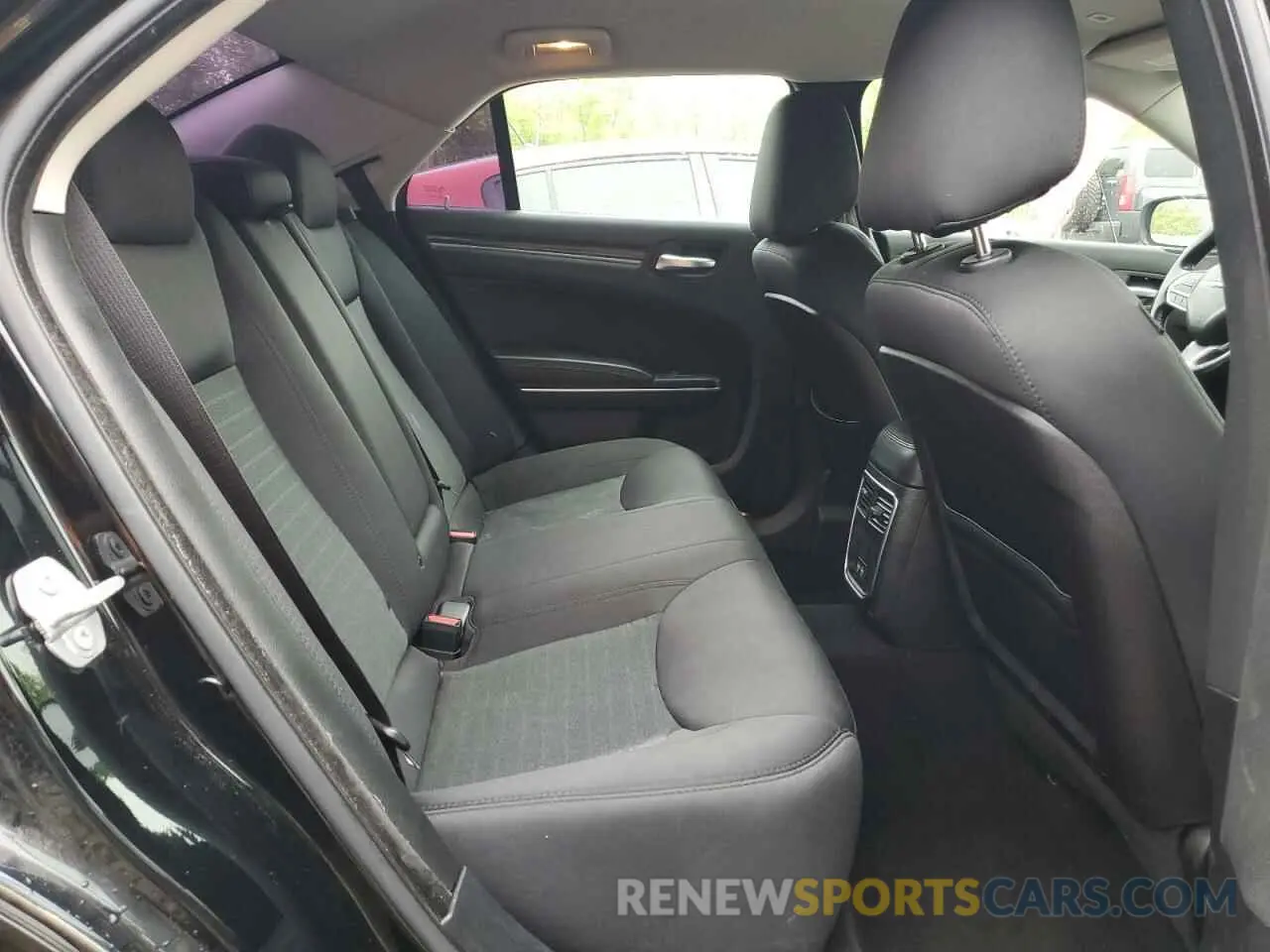10 Photograph of a damaged car 2C3CCAAG9KH675922 CHRYSLER 300 2019